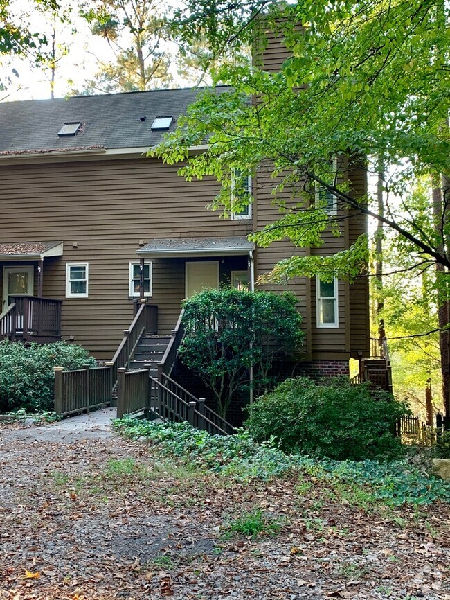 Building Photo - 413 W Oak Ave