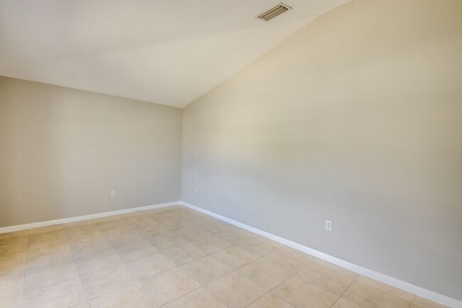 Building Photo - 2462 Nature Pointe Loop