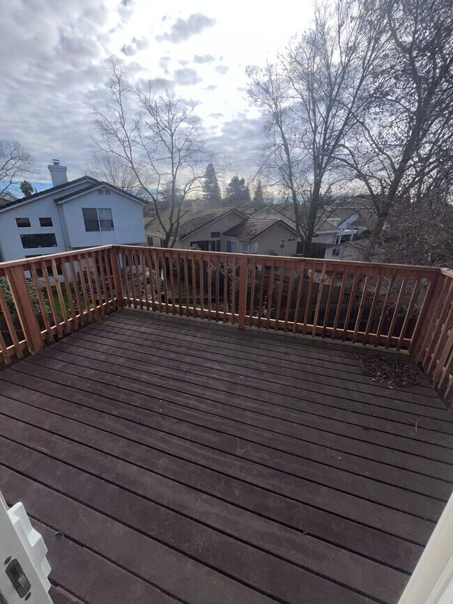 Building Photo - BEAUTIFUL UPDATED HOME IN WEST ROSEVILLE!!