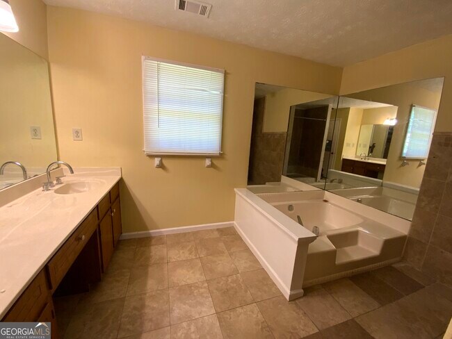 Building Photo - 5697 Grey Fox Cir
