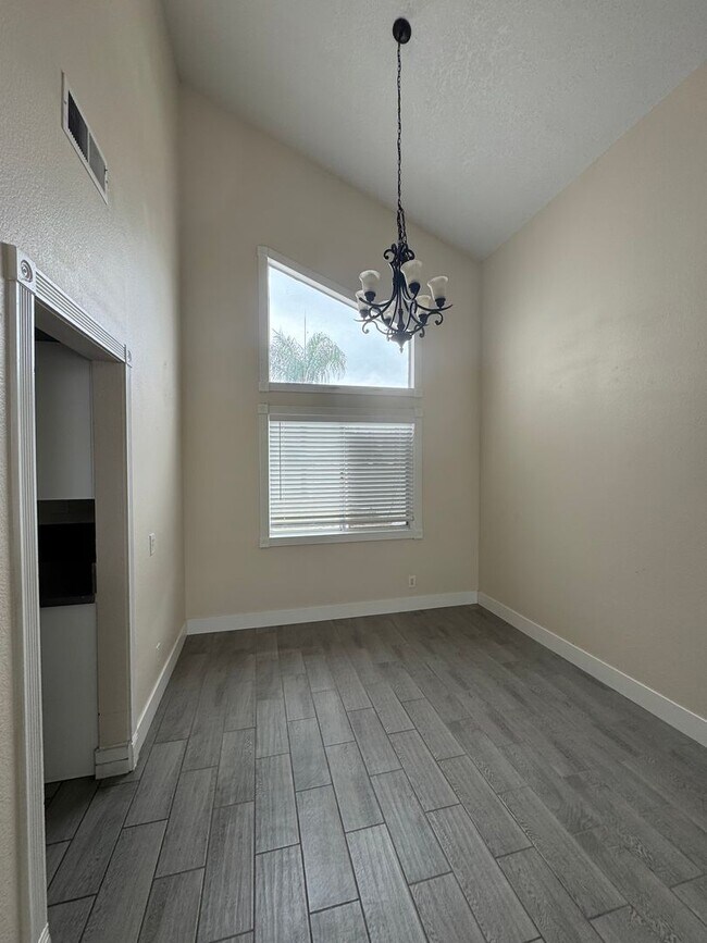 Building Photo - Beautiful 4 bedroom Home in Perris!