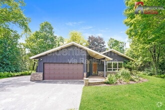 Building Photo - 11539 N Parkview Dr