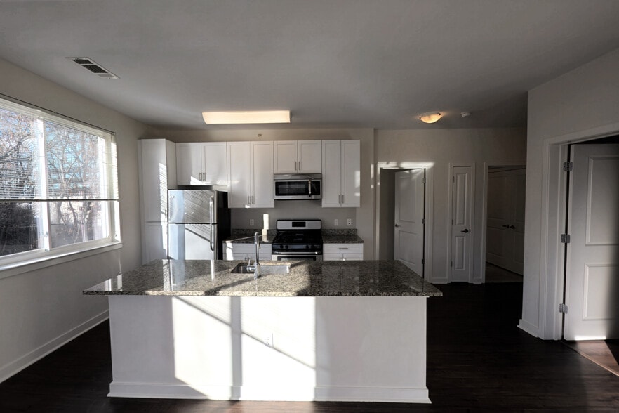 Primary Photo - One Glover