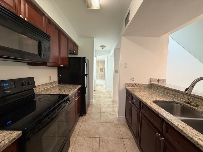 Building Photo - Soaring Ceilings, 2 bedrooms w/a loft
