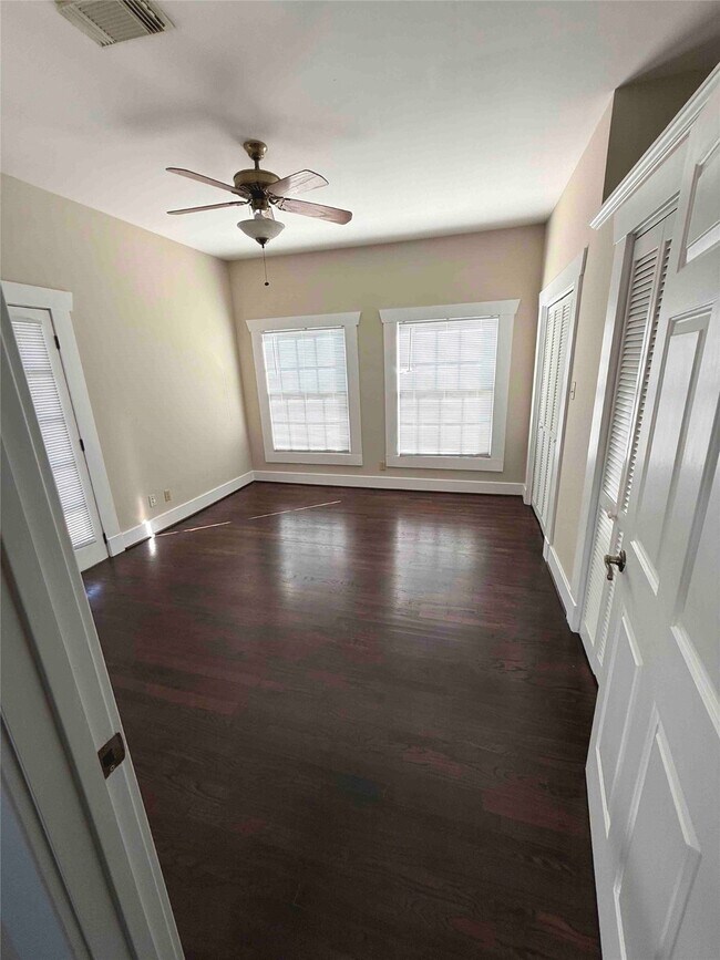 Building Photo - 604 E 17th St