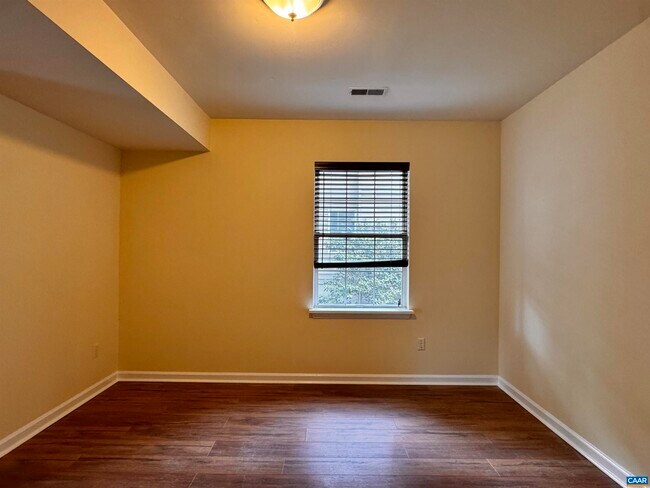 Building Photo - 4644 Briarwood Dr