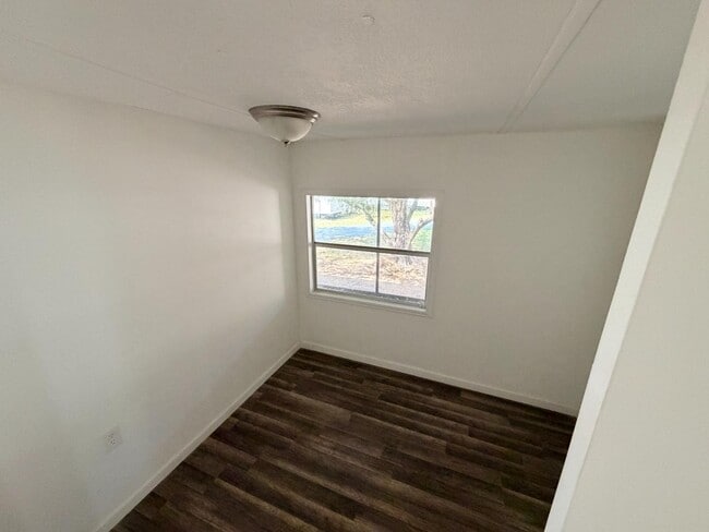 Building Photo - 2545 Park Dr