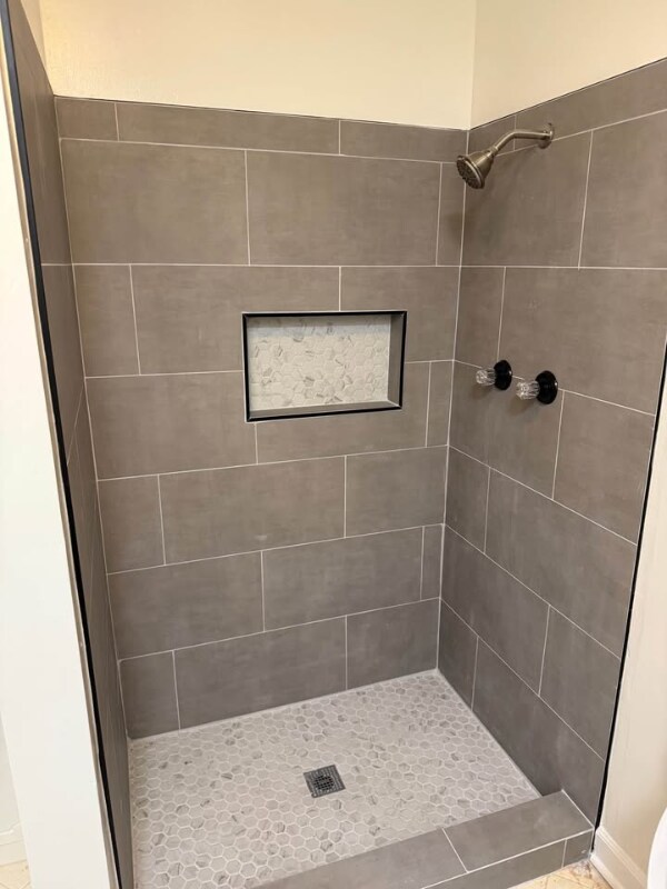 Building Photo - 678 Main St