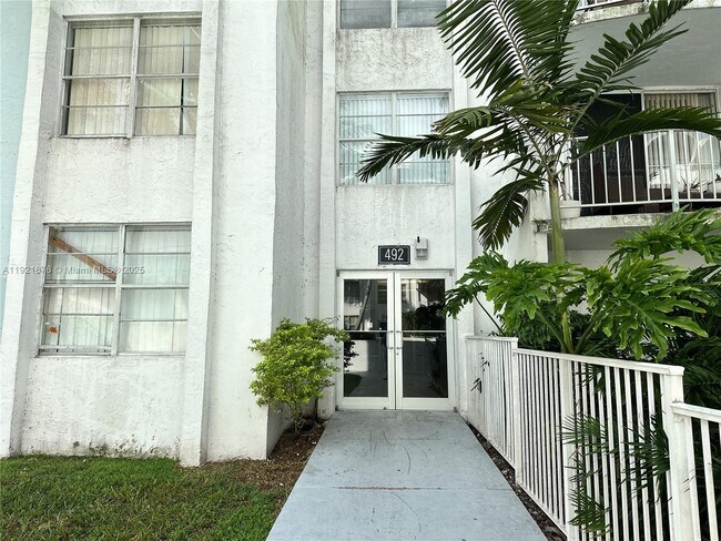 Building Photo - 492 NW 165th St