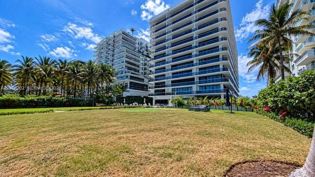 Building Photo - 9455 Collins Ave