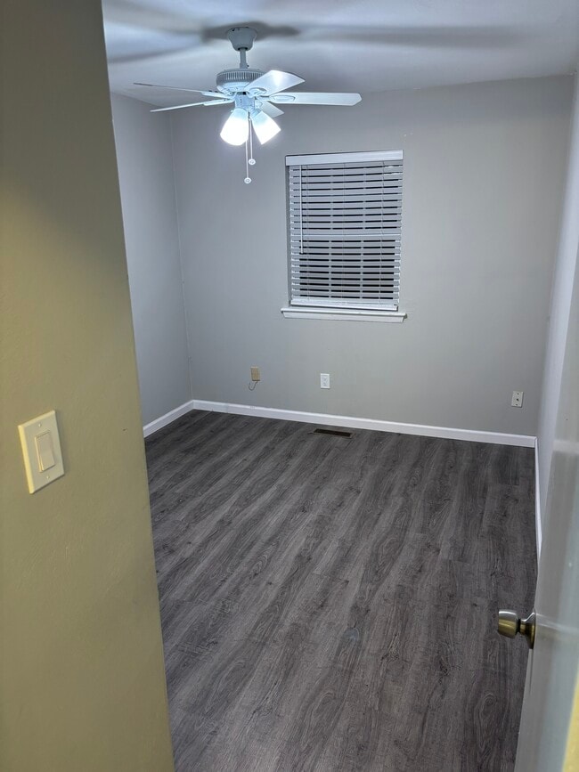 Building Photo - 813 S Grosvenor Ct