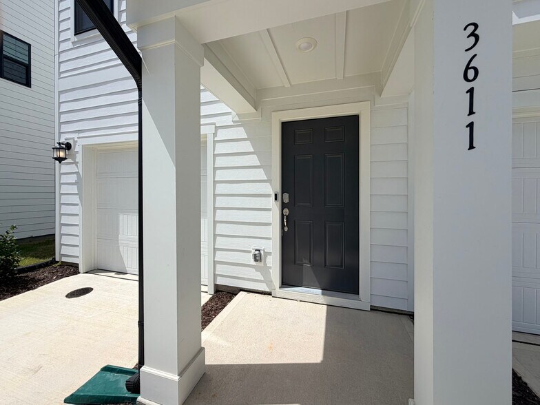 Building Photo - 3611 Elm Grove Ln