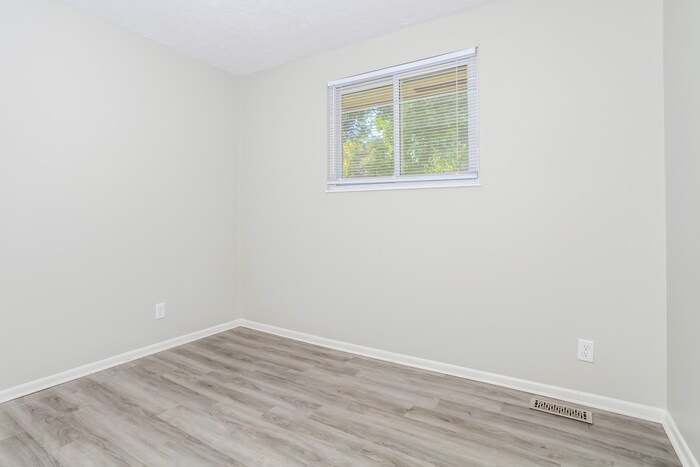 Building Photo - 800 Kenmar Dr