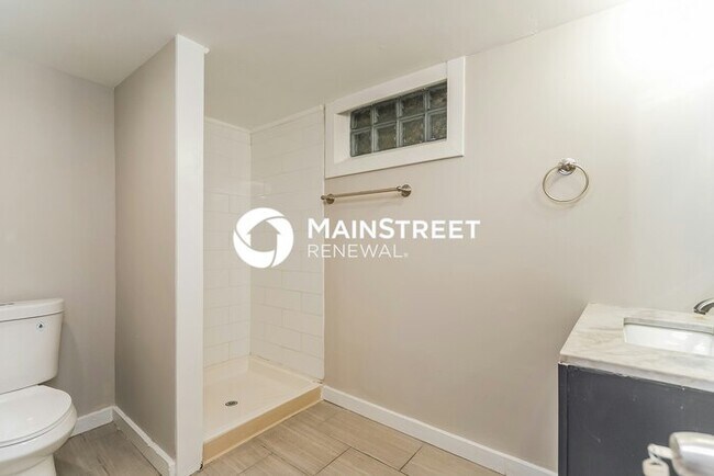 Building Photo - 5 Bedroom Pet-Friendly Home in Columbus, OH with Main Street Renewal