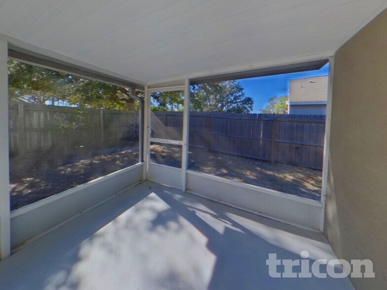 Building Photo - 10549 Opus Dr