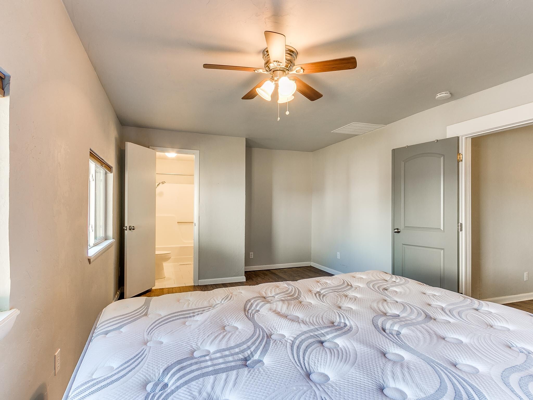 Building Photo - 703 Dakota St