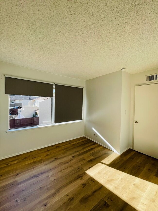Building Photo - Renovated 3-bedroom townhouse in Todd Ranch with garage and spacious yard