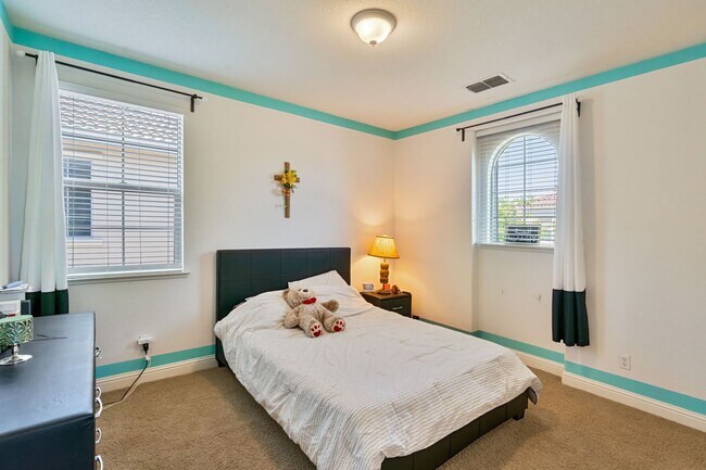 Building Photo - 9952 Spring View Way