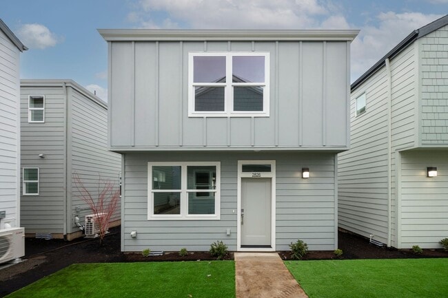 Building Photo - Move In Special Up to 3 Month's Free !!! N...