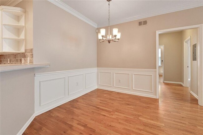 Building Photo - 2400 Cumberland Pkwy SE