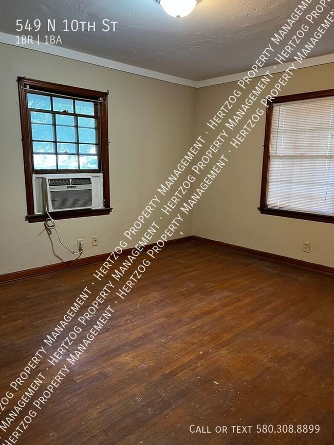 Building Photo - 549 N 10th St