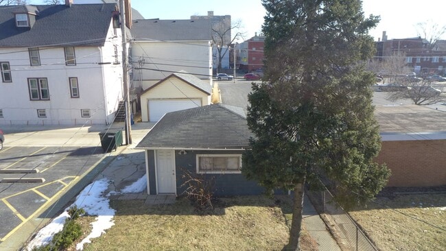 Building Photo - 136 Elgin Ave