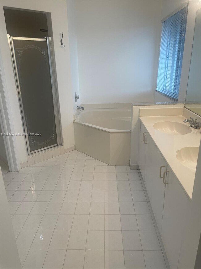 Building Photo - 16852 SW 148th Ave