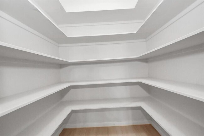 Building Photo - 10214 White Oak Trail Ln