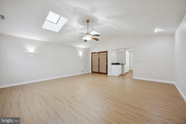 Building Photo - 21 Parc Ridge Dr