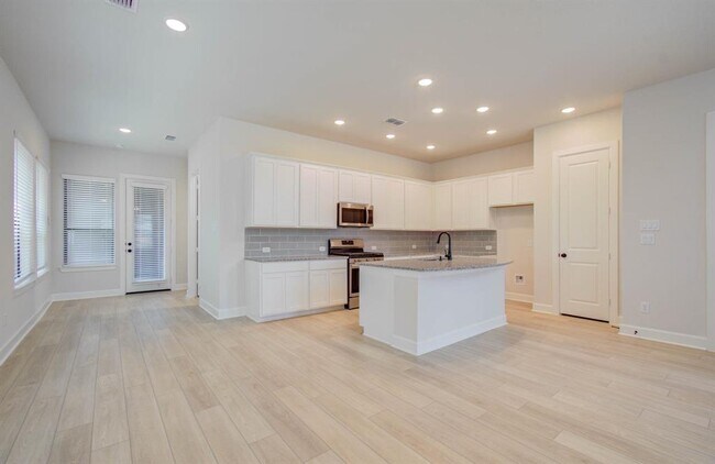 Building Photo - 1515 Noble Pk Dr