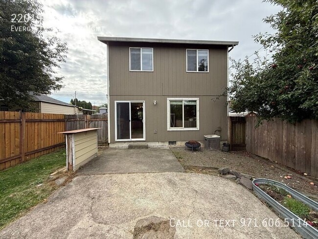 Building Photo - 22019 SE Ash St