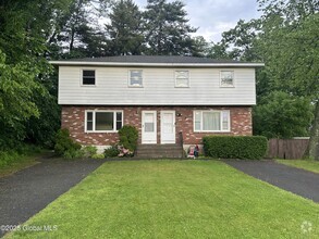 Building Photo - 261 Old Niskayuna Rd