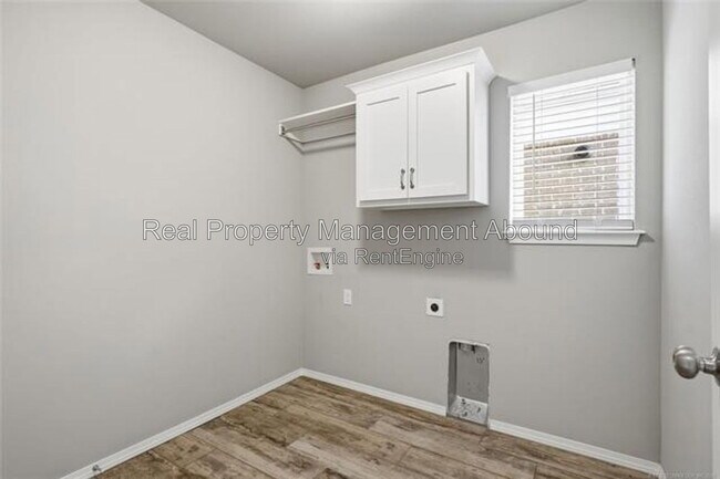 Building Photo - 3706 S 13th Pl