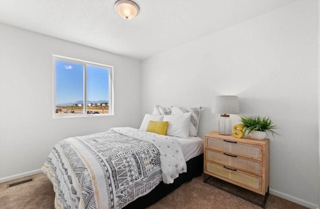 Building Photo - 182 E Arcade Dr