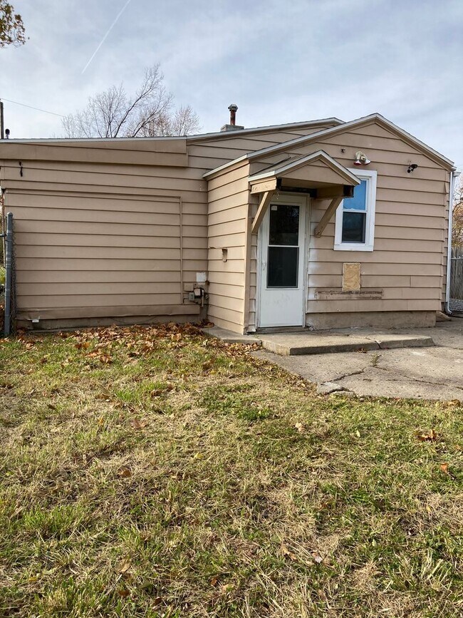 Building Photo - Spacious 3-Bedroom, 1-Bath Home - East Side Location