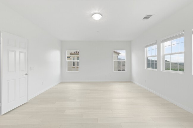 Building Photo - 3511 Pear Ct