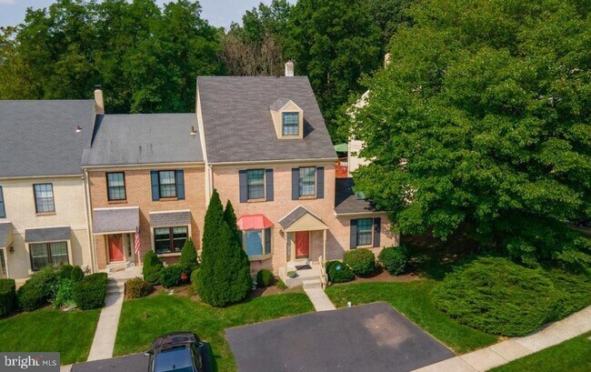 Building Photo - 2074 Yorktown S