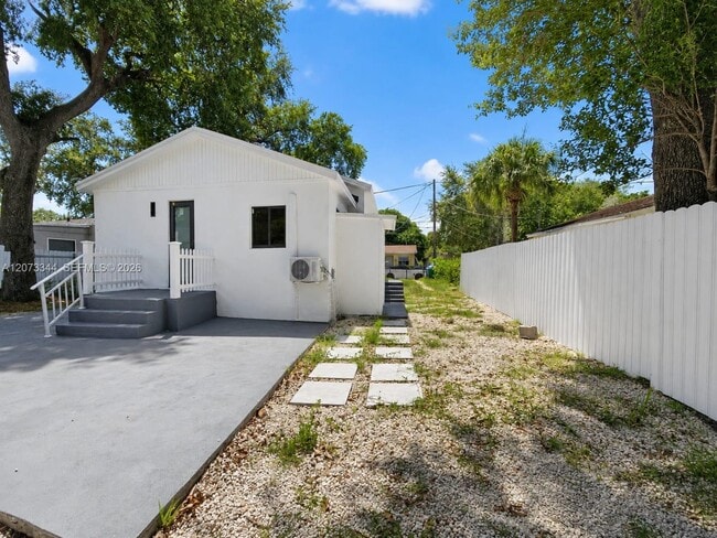 Building Photo - 5511 NW 4th Ave