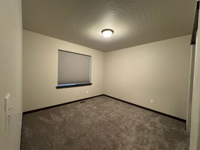 Building Photo - 12772 N Cavanaugh Dr