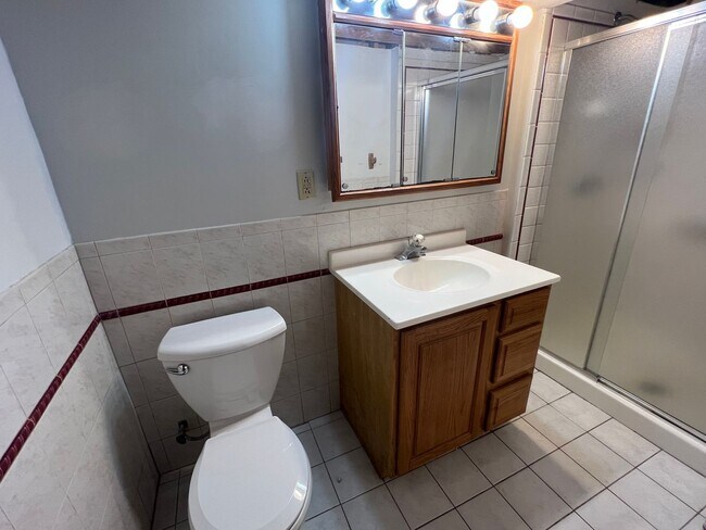 Building Photo - 2026-2028 Lindbergh