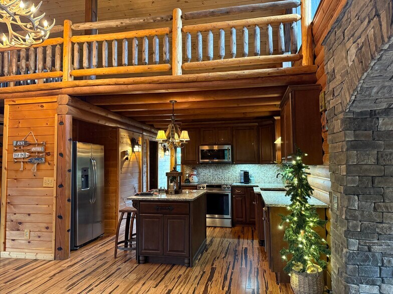 Building Photo - 1011 Lake Shore Dr