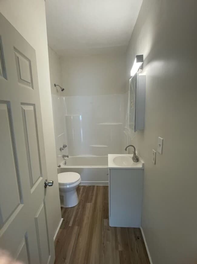 Building Photo - Newly Renovated Two Bedroom Home on Washin...