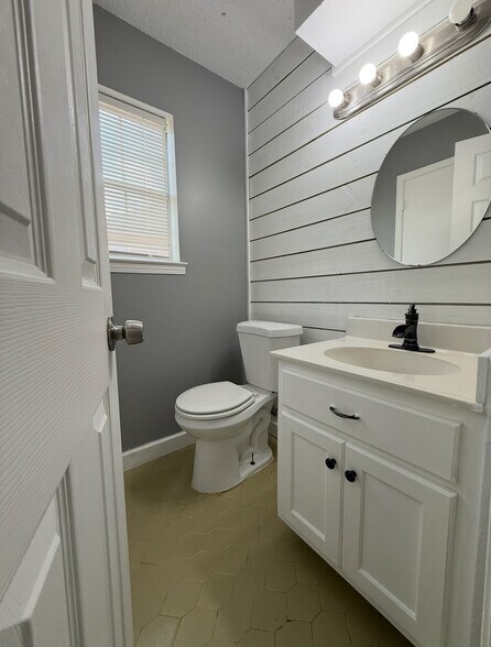 Building Photo - 5096 Breckenwood Dr