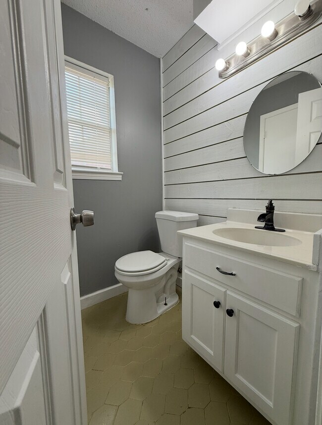 Building Photo - 5096 Breckenwood Dr