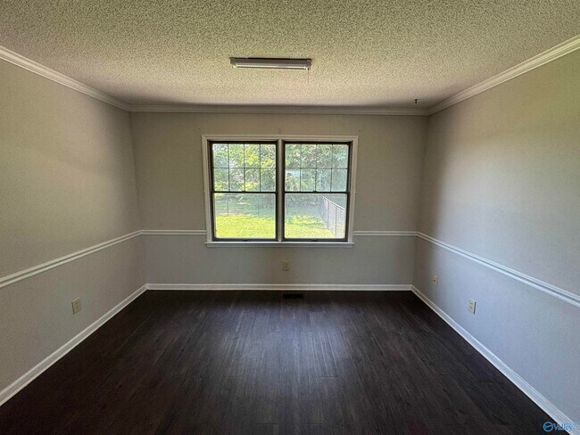 Building Photo - 120 Roy Dr