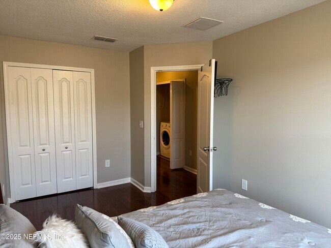 Building Photo - 528 Sherwood Oaks Dr