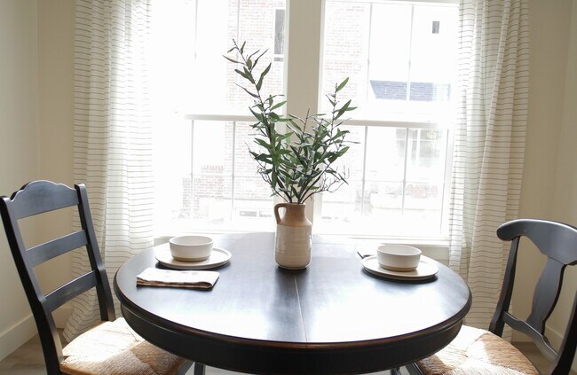 Building Photo - 421 E 200 N