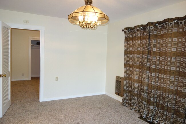 Building Photo - ? Charming Country Home Available November! ?