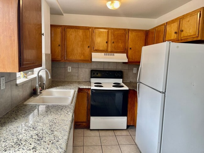 Building Photo - 611 35th Ave