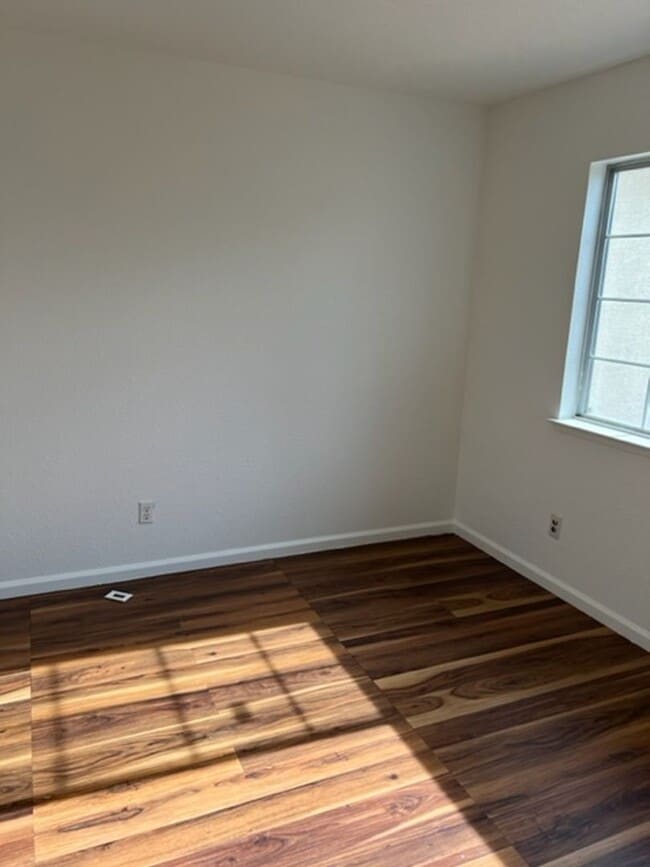 Building Photo - Spacious house in Elk Grove!